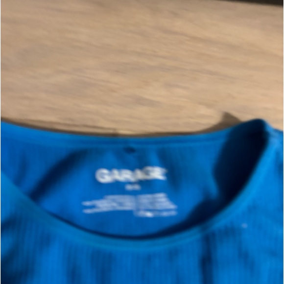 Garage Cropped top - Picture 3 of 3